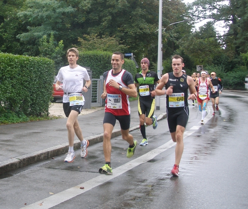 Mathias in einer Gruppe Halbmarathonis