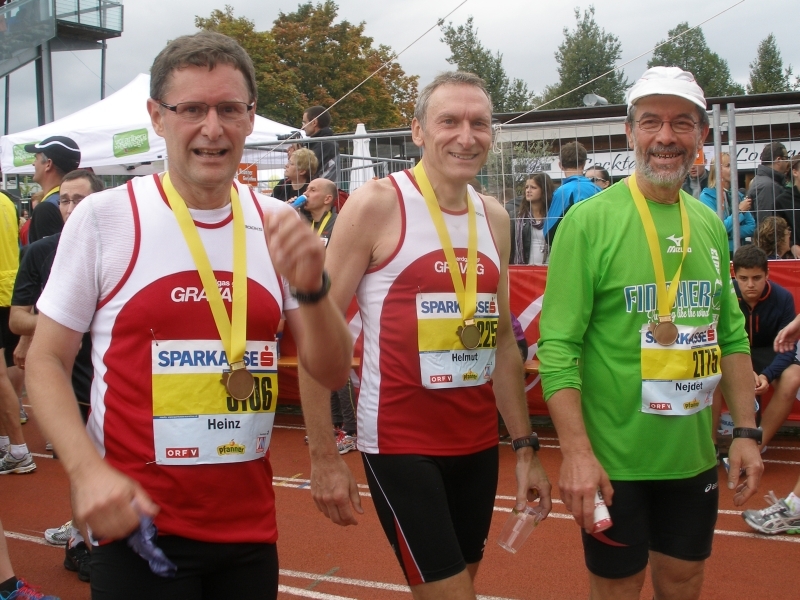 Auch Heinz hat seine Finishermedaille bekommen