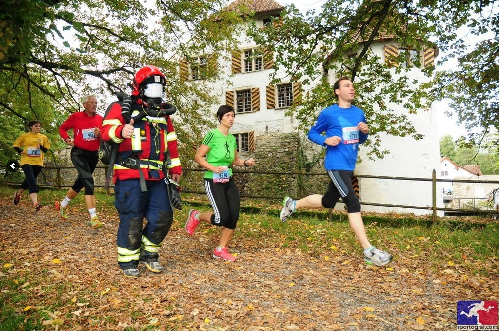 Myriam kurz nach dem Start neben einem speziellen Teilnehmer