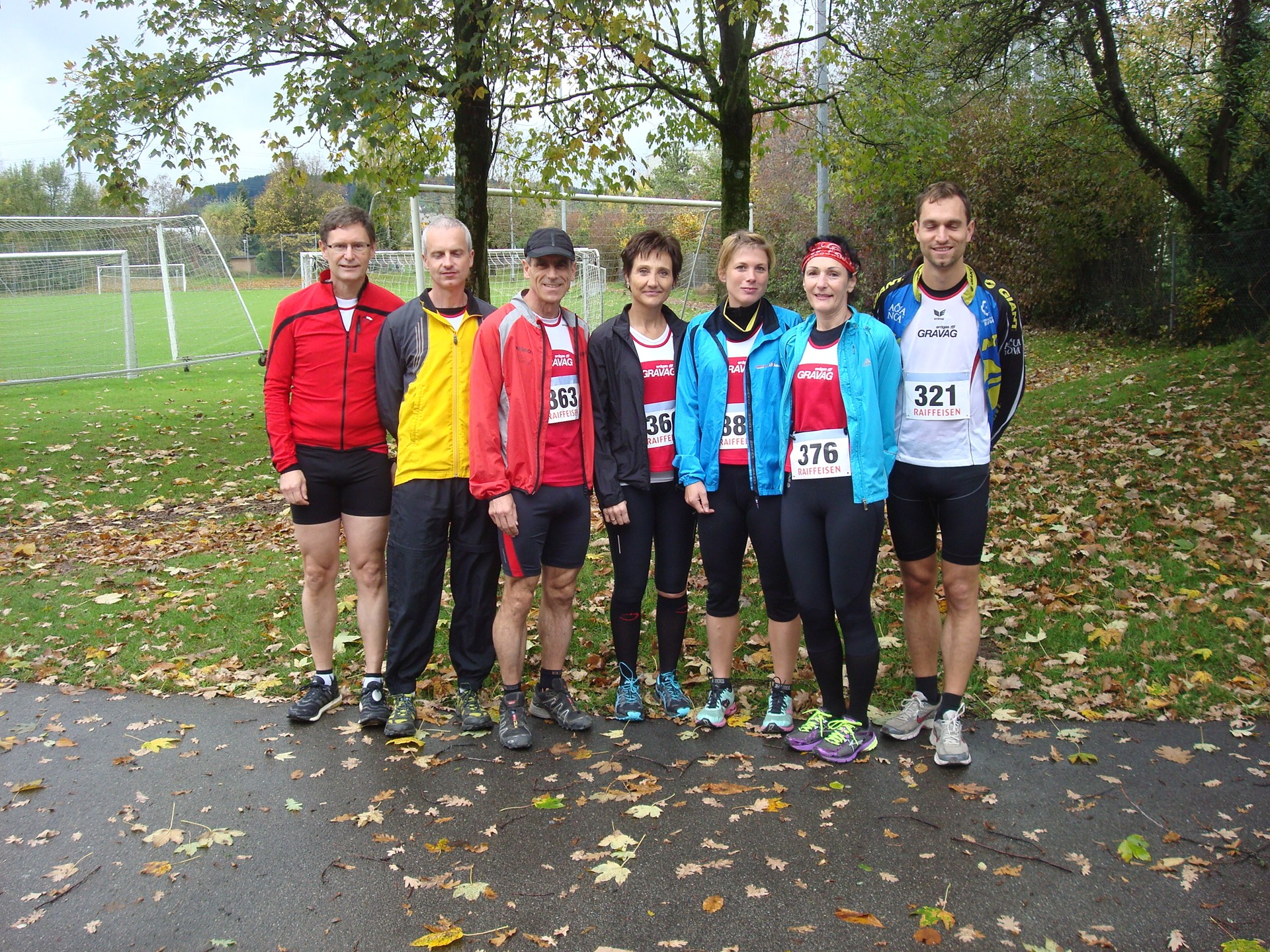 Das Mila Allwetterteam bereit für den Wiler Herbstlauf (ohne Guido)