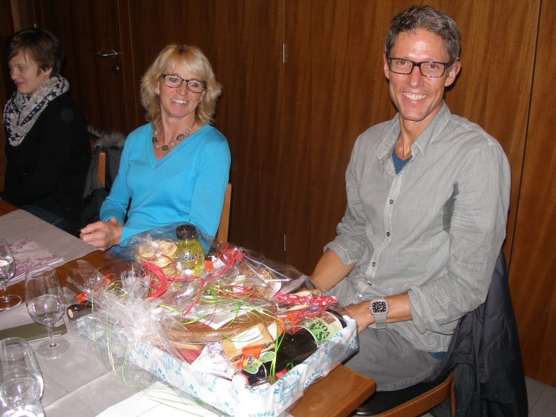 Olivier freut sich über das Geschenk