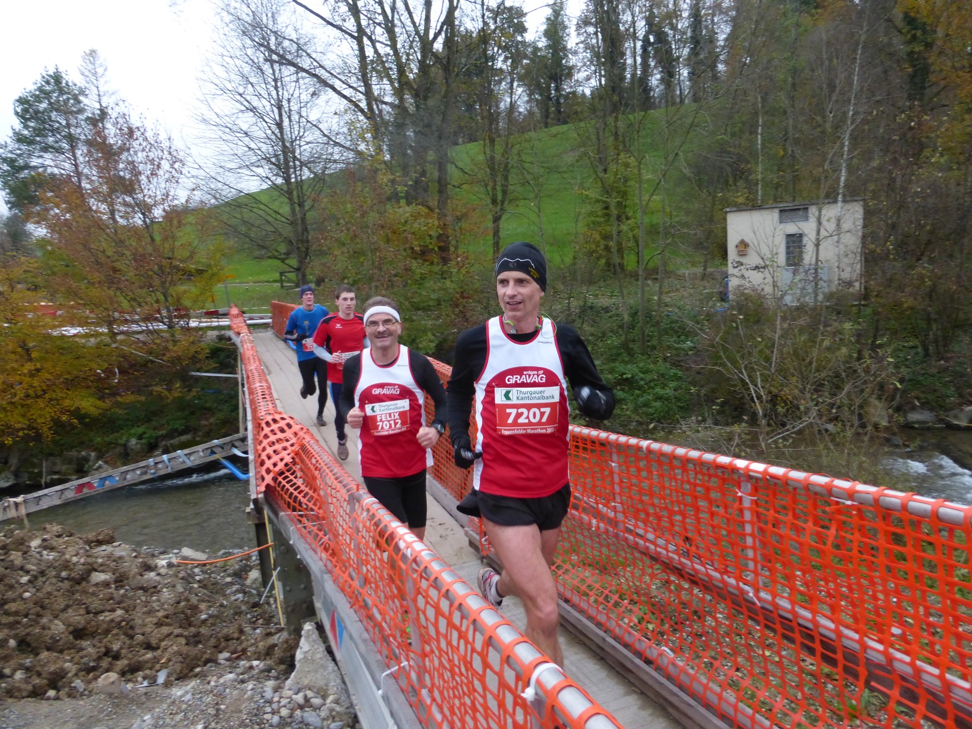 Andreas und Felix haben Rolf im Visier