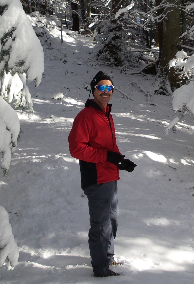 Rolf ist mit Sonnenbrille ausgerüstet