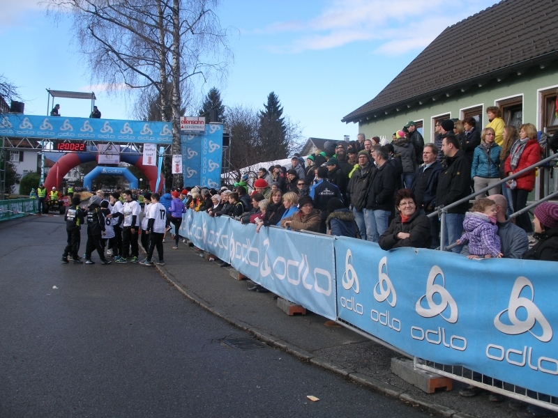 Start/Zielgerade mit Zuschauertribühne