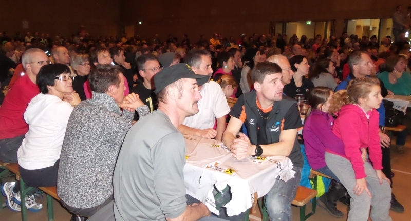 Milas bei den Zuschauern