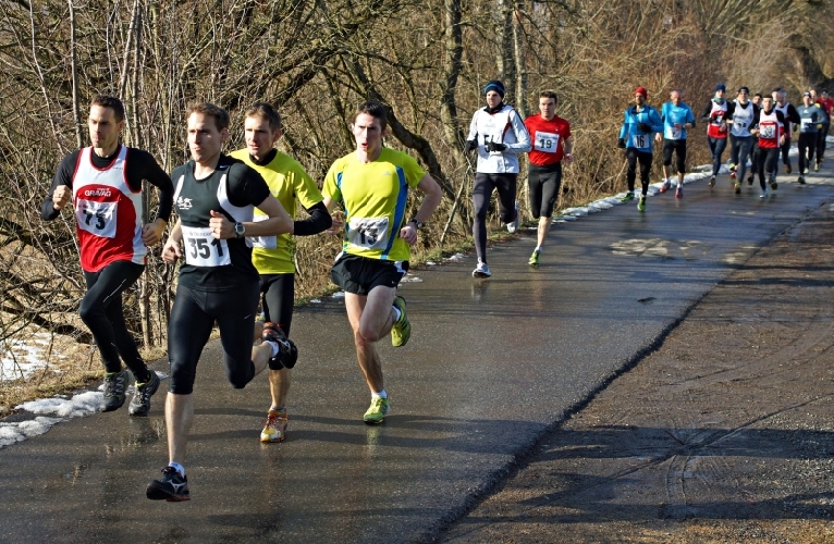 Adrian Marti übernimmt die Führung sofort nach dem Start gefolgt von Mathias, Christoph Schefer und Stefan Althaus. Etwas zurück Zoltan.