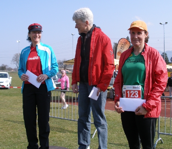 Siegerehrung W55 mit Rina als Zweite