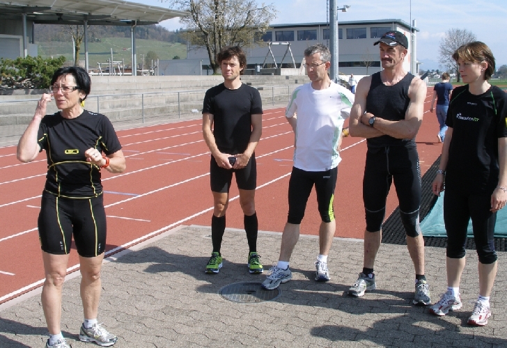 Waldi präsentiert ihre Musterlektion Bahntraining