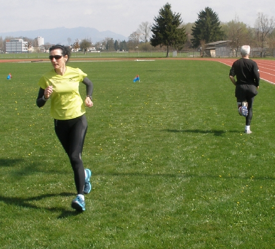 Rina und Hansruedi: es gilt rechts laufen!