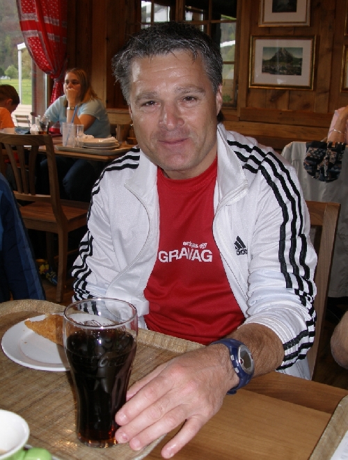 Reto stärkt sich auf dem Heimweg