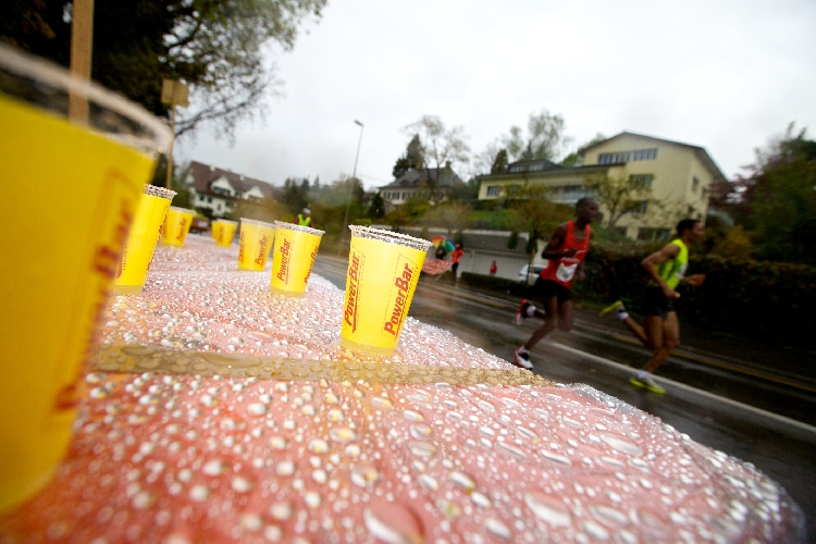 Getränke im Regen, so herrschte kein Grossandrang.