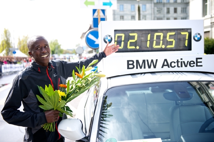 Franklin Chepkwony aus Kenie gewinnt den Zürich Marathon 2012