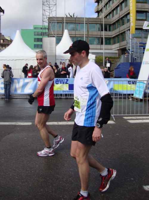 Im Ziel, neue PB für Andreas trotz dem Hudelwetter