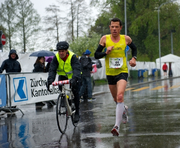 Auch die nationale Spitze, im Bild der ehemalige Radprofi Fabian Jeker, mussten beissen …