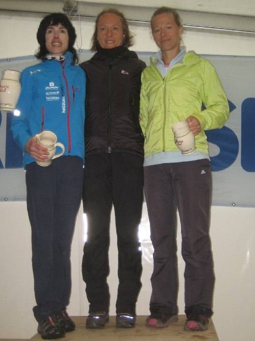 Denise mit der Gesamtsiegerin Haldimann und Petra Summer auf dem Podest