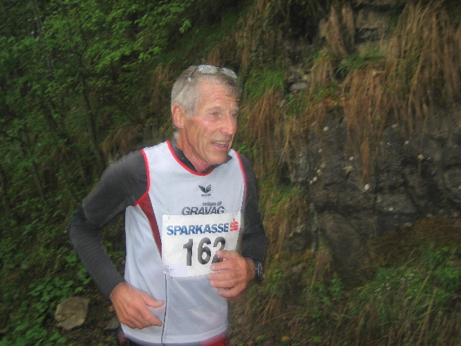 Erwin kämpft gegen die Höhenmeter und den Regen