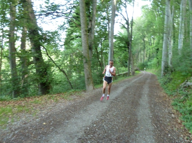 Rolf läuft dem Fürstenschloss entgegen