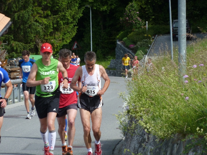 Rolf in einer kleinen Gruppe Top-Läufer