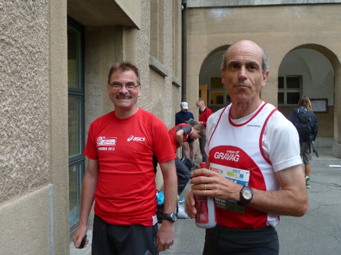 Samstagmorgen früh in Chur, Felix und Berni machen sich für den Start bereit