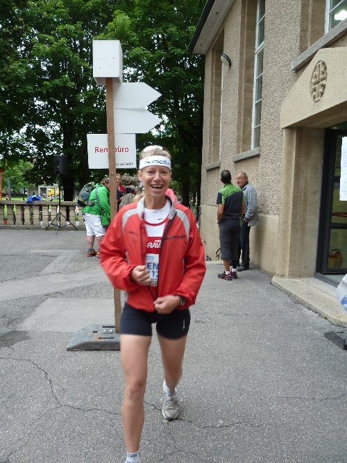 Denise froh und munter