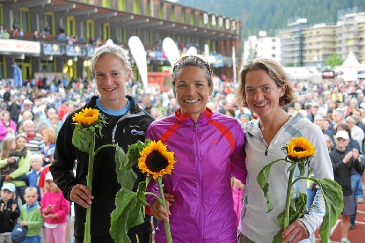 Podest K78 Frauen: Jasmin Nunige, Elizabeth Hawker und Joasia Zakrzewski