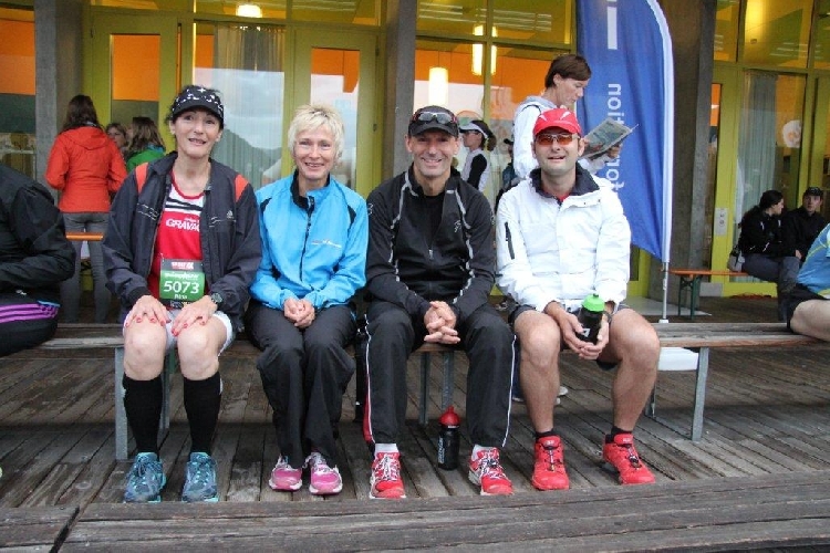 Rina, Luzia und Daniel Büchel und Dino Ebneter sind bereit für ihre Rennen