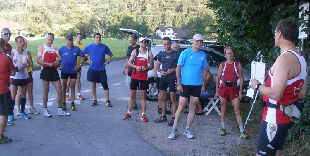 …begrüsst die Laufteilnehmer vor dem Start