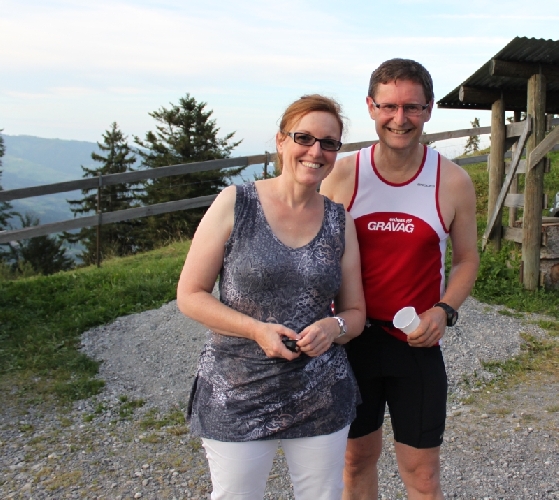 Claudia freut sich über die Leistung von Heinz
