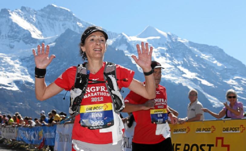 Rina glücklich im Ziel (Bild Swiss-Image)