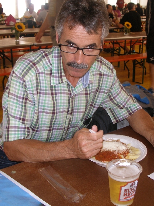 Rolf bei der Marathon-Grundverpflegung
