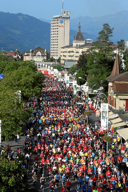 2 x 4000 Läuferinnen und Läufer gingen an den Start (Bild Swiss-Image