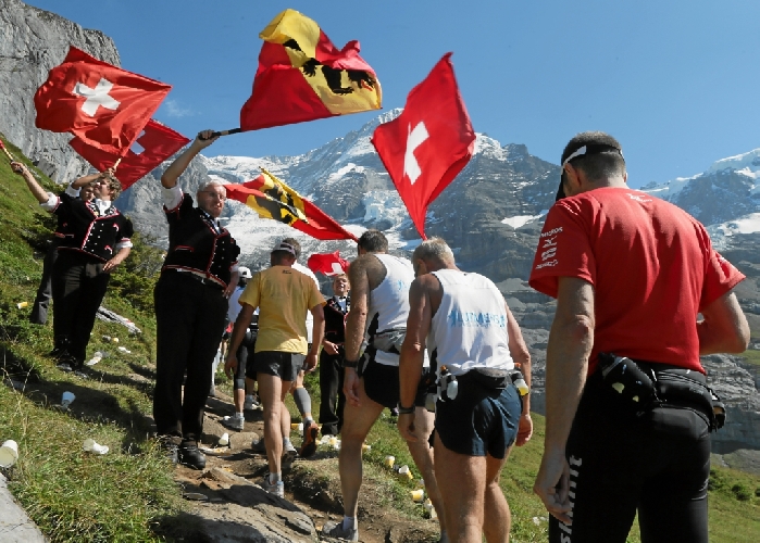 Einmalig, ein Aufsteller bei Km 40 (Bild Swiss-Image)
