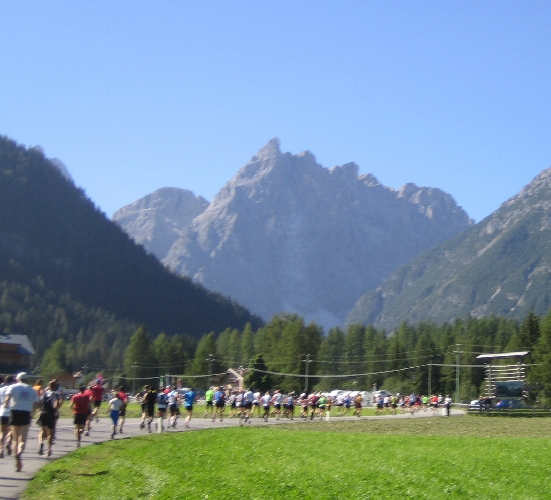 Der Nach der Dorfrunde geht es Richtung Dolomitenvon Sexten im Hochpustertal
