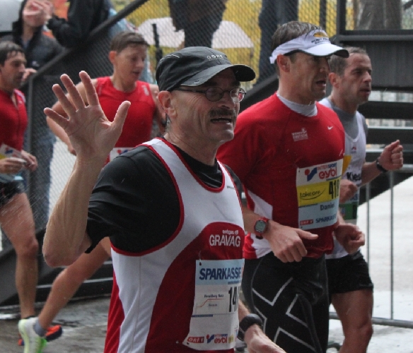 Felix grüsst von der Marathonstrecke