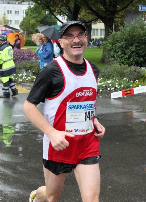 Lachen trotz strömender Regen