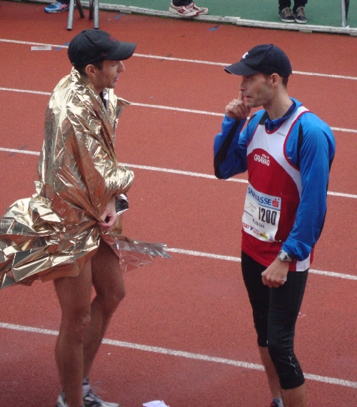 Besprechung zwischen den schnellsten Mila’s im Ziel.