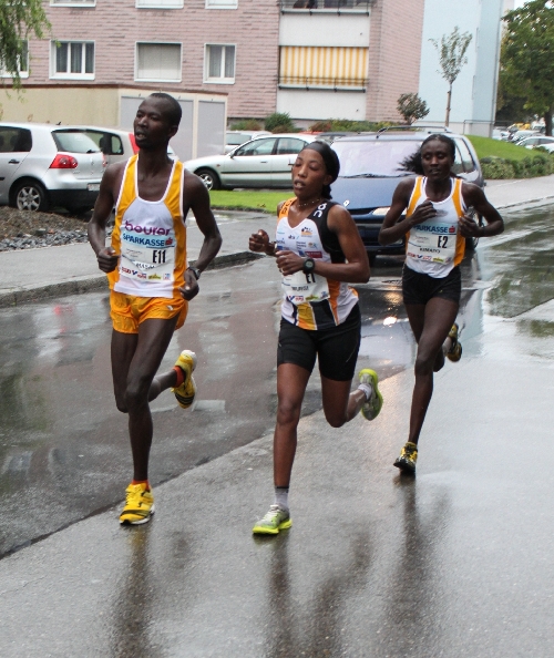 Bei den Frauen gabs einen neuen Streckenrekord durch Ednah Kimaiyo aus Kenia (F2) in 2:35 Std.