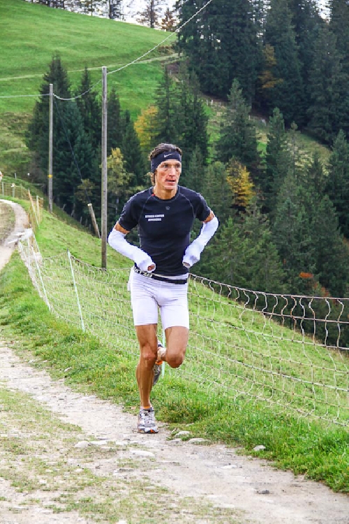 Walter Manser läuft hinter Urs Jenzer auf Platz 2.