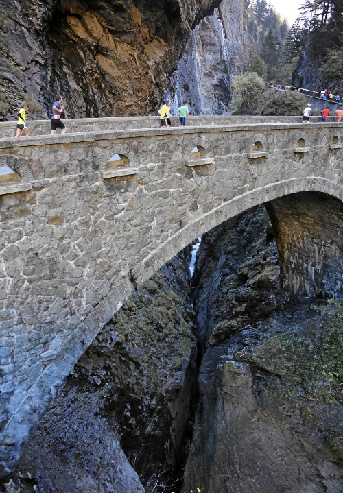 Die einzigartige Laufstrecke in rauer Natur (Bild Swiss-Image.ch)