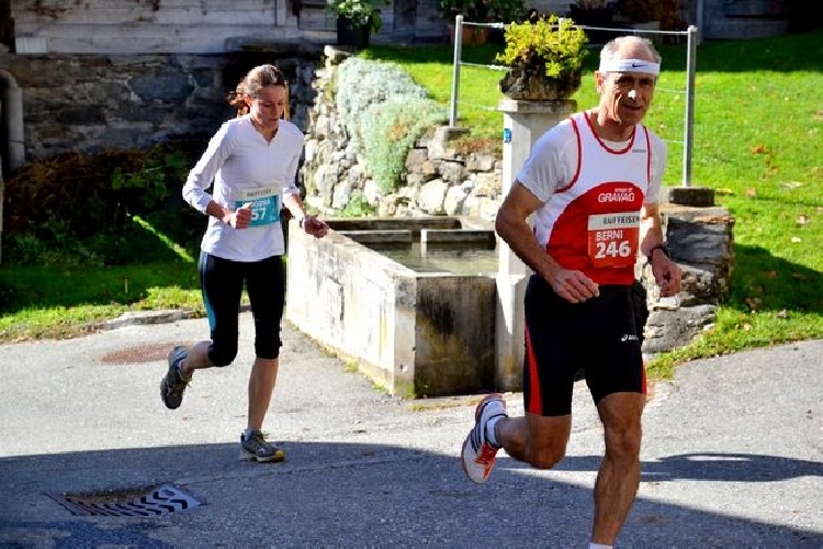 Berni vor der drittschnellsten Frau, Virginia Post (Bild sport-heute.ch)