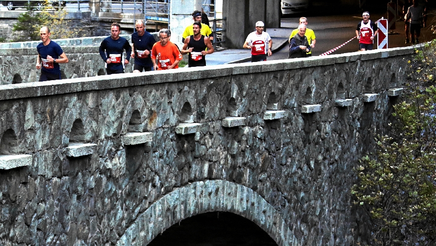 Berni und Felix an gleicher Stelle (Bild Swiss-Image.ch)