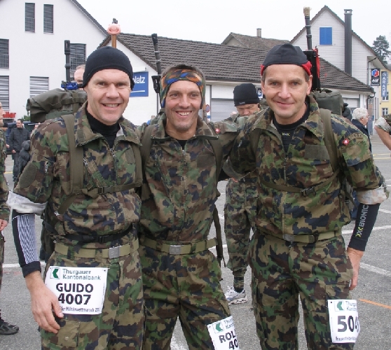 Für sie gilt: Am Frauenfelder wird im Kampfanzug gestartet: Guido und die schnellen Appenzeller «Krieger» Roland Langenegger und Stefan Signer