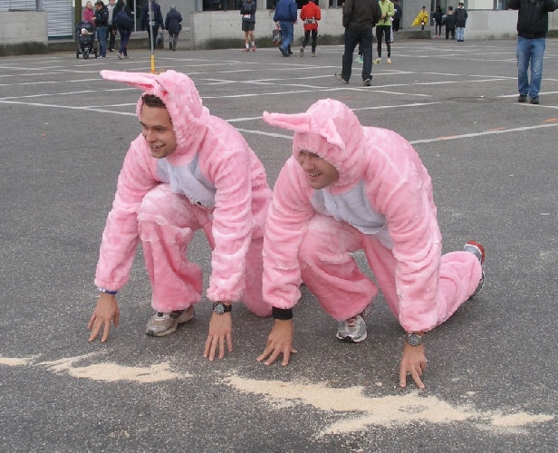 Allerlei startet beim zivilen Marathon, auch tierische Gestalten gabs.