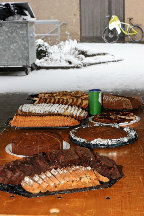 … ein Kuchenbuffet vom Feinsten – alles gratis!