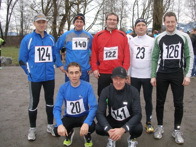 Roland Gächter (20) mit seinen Mitarbeitern der PSA Au verstärkt mit Freunden