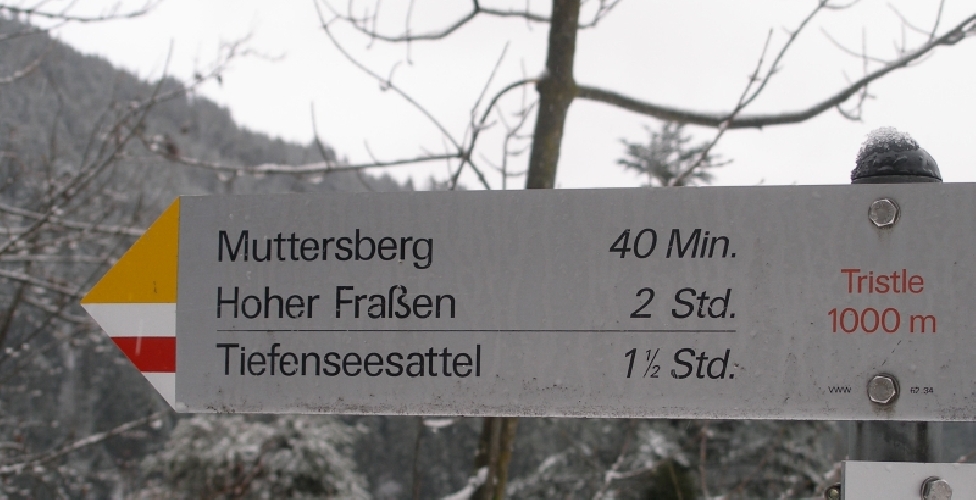 Auch der Wegweiser gibt diese Angaben zum Besten