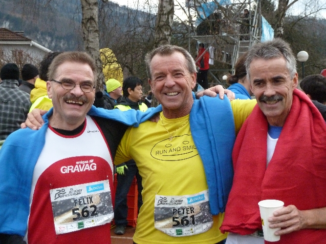 Alte Freunde können lachen: Felix, Peter Gschwend und Rolf im Ziel