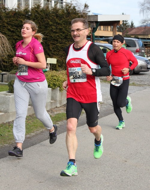 Felix überrundet die hintersten des Feldes über 12,4 km