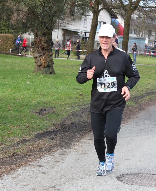 Nejdet ganz in schwarz