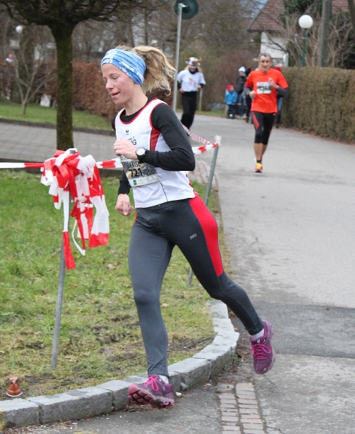 Denise vergibt keinen Zentimeter-7